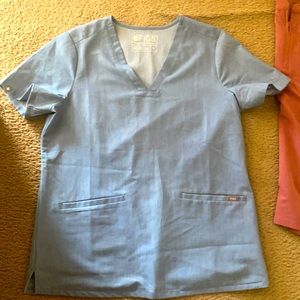 Figs scrub top size M